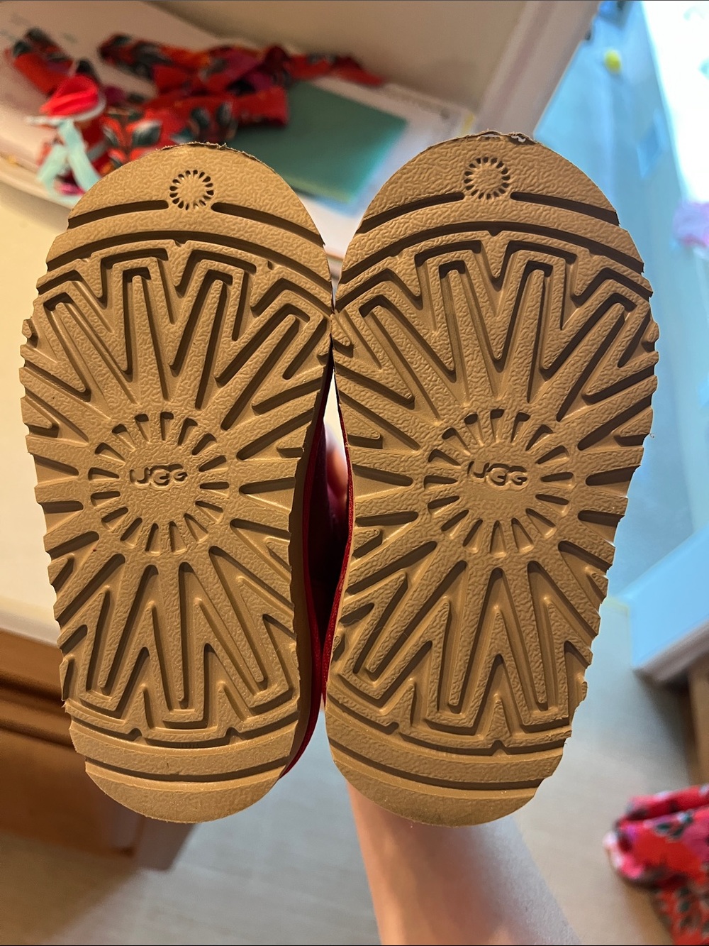 Ugg toddler girl boots - Picture 4 of 6